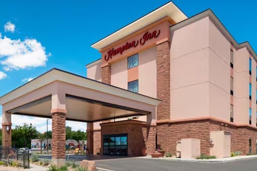 Hampton Inn hotel exterior