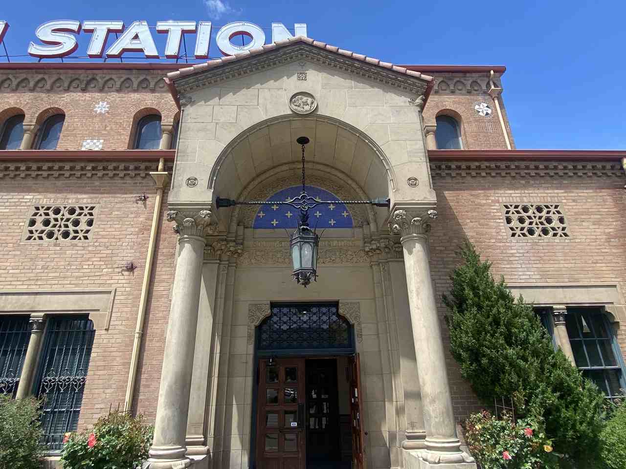 Exterior entryway of large building